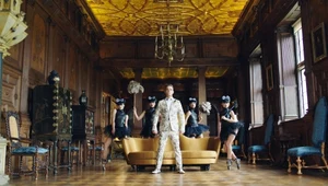 Robbie Williams w teledysku "Party Like A Russian"