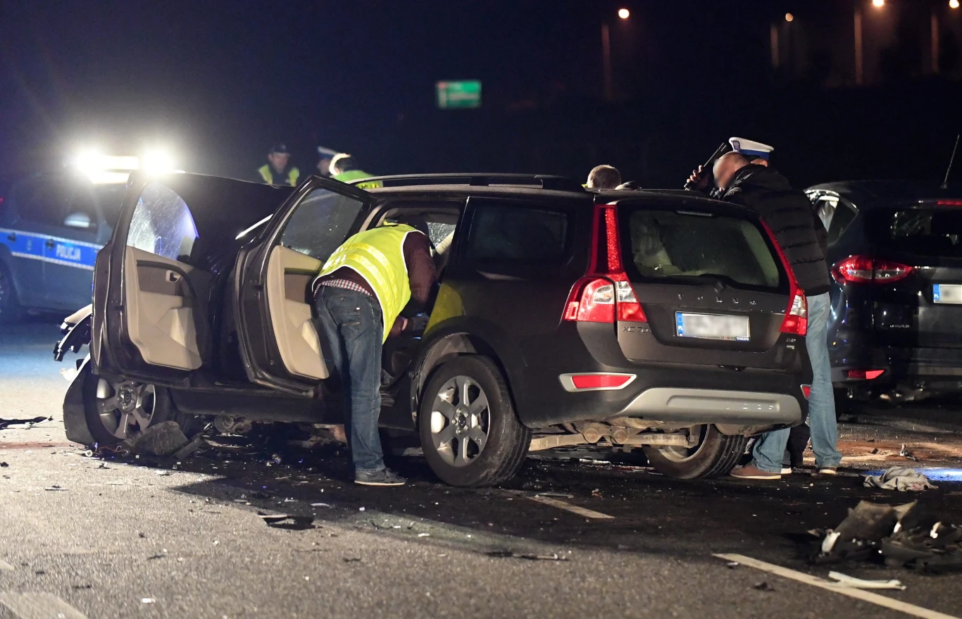 Zginęło troje dzieci jadących volvo
