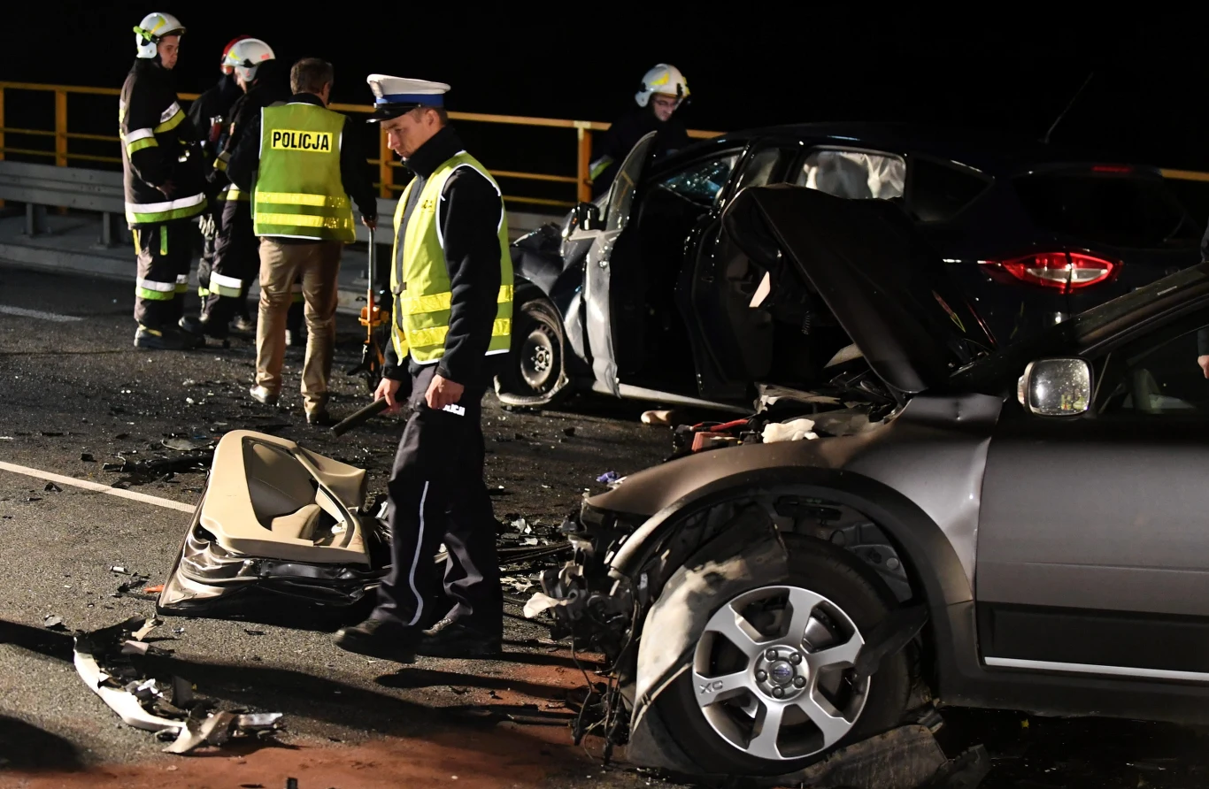 Zginęło troje dzieci jadących volvo