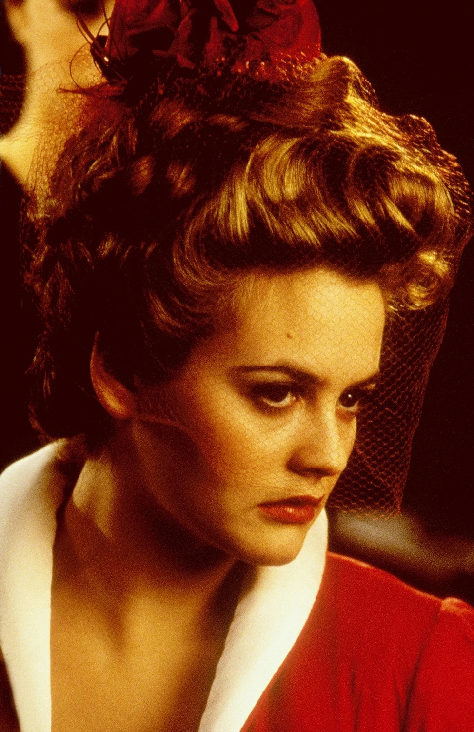 W 2000 roku Silverstone zobaczyliśmy w poważniejszym repertuarze - aktorka zagrała w ekranizacji "Straconych zachodów miłości" Szekspira w reżyserii  Kennetha Branagha; dwa lata później zadebiutowała na Broadwayu w scenicznej wersji "Absolwenta" Mike'a Nicholsa. Stopniowo jednak jej gwiazda blakła, aktorkę zobaczyliśmy jeszcze w przygodowym "Alex Rider: Misja Stormbreaker" (2006) oraz horrorze 'Wampirzyce" (2012). 