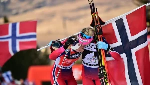 Norweżki Ingvild Flugstad Oestberg (L) i Therese Johaug