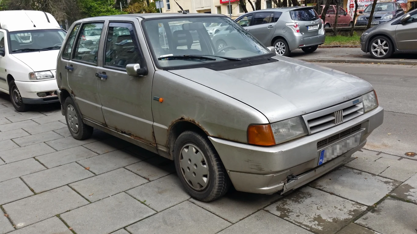 Nadal wielu Polaków jeździ starymi samochodami