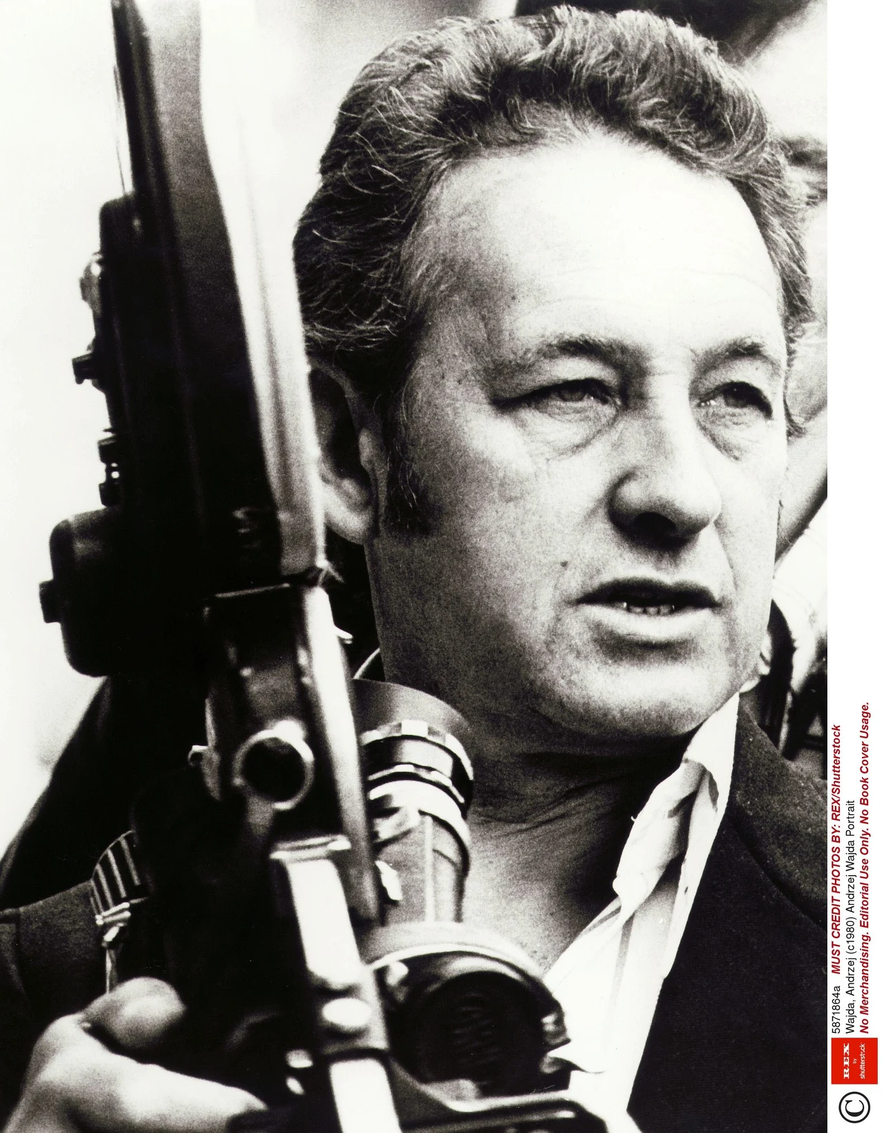 W 1977 Wajda wyreżyserował "Człowieka z marmuru", na podstawie scenariusza Aleksandra Ścibora-Rylskiego. Opowieść o Mateuszu Birkucie, przodowniku pracy, przyciągnęła tłumy widzów. Jednocześnie cenzura otrzymała nakaz usuwania z mediów pozytywnych opinii o "Człowieku z marmuru", z czasem w mediach nie wolno było umieszczać już żadnych informacji na jego temat.