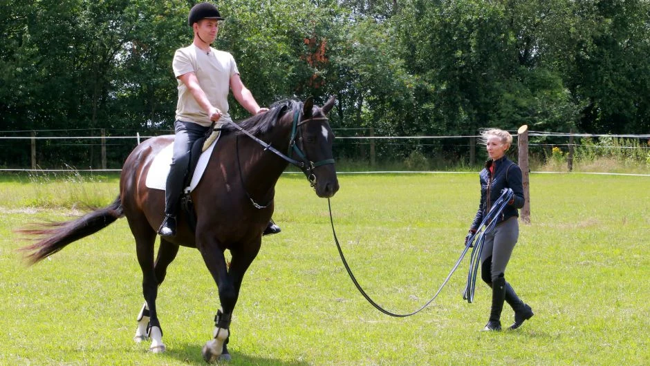 Monika postanowiła sprawdzić, który z kandydatów najlepiej czuje się w siodle