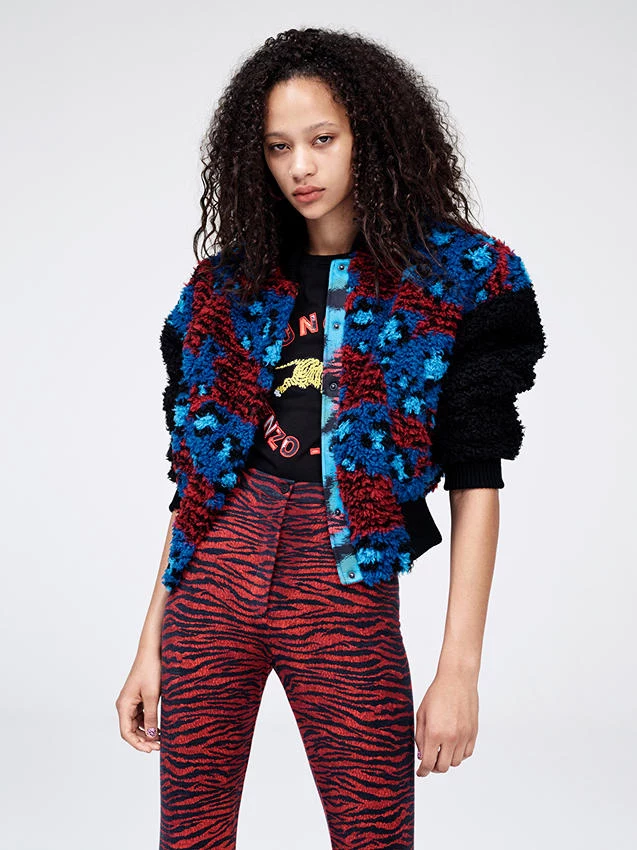 Kolekcja Kenzo x H&M będzie dostępna w ponad 250 sklepach H&M na świecie, a także online od 3 listopada 2016. Kolekcja Kenzo x H&M będzie dostępna w ponad 250 sklepach H&M na świecie, a także online od 3 listopada 2016.