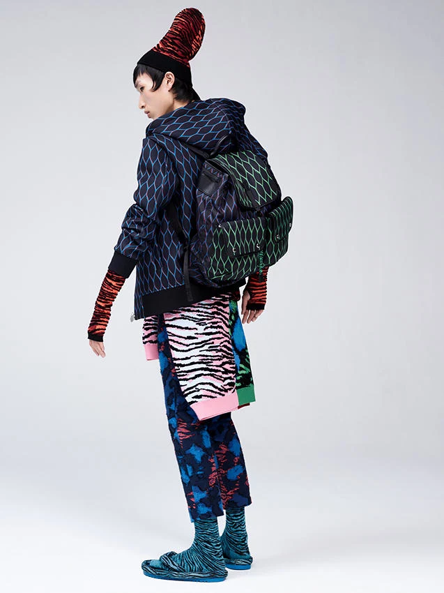 Kolekcja Kenzo x H&M będzie dostępna w ponad 250 sklepach H&M na świecie, a także online od 3 listopada 2016. Kolekcja Kenzo x H&M będzie dostępna w ponad 250 sklepach H&M na świecie, a także online od 3 listopada 2016.
