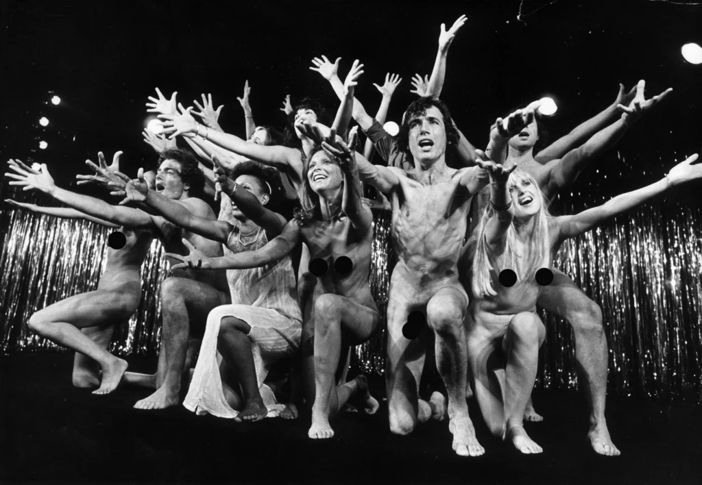 Spektakl w Paryżu, 1975 r., fot. Keystone / Stringer