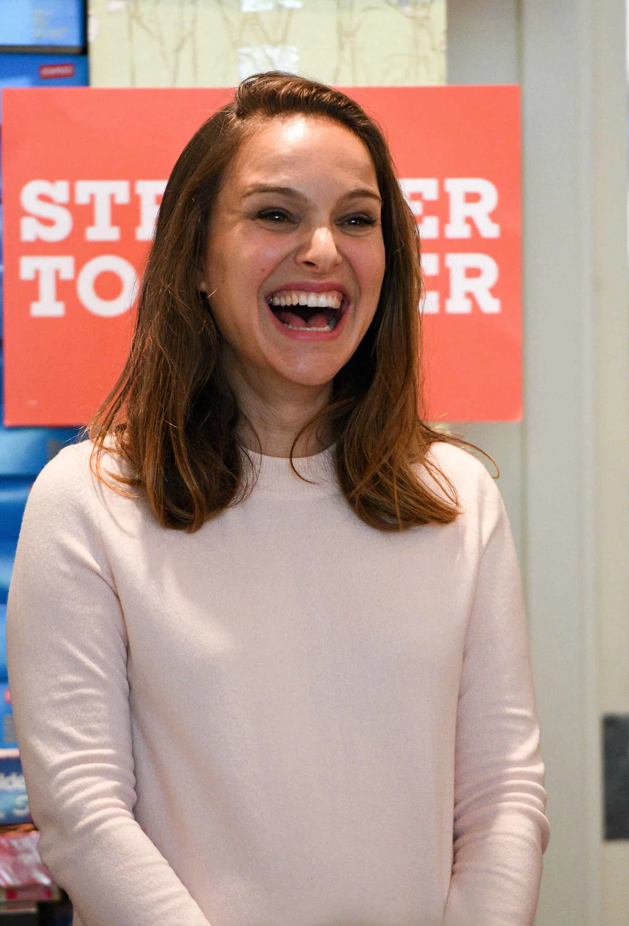 Natalie Portman wspiera kampanię Hilary Clinton Natalie Portman wspiera kampanię Hilary Clinton