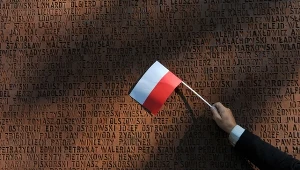 Związek Sowiecki przyznał się do mordu na polskich oficerach po 50 latach od jego popełnienia