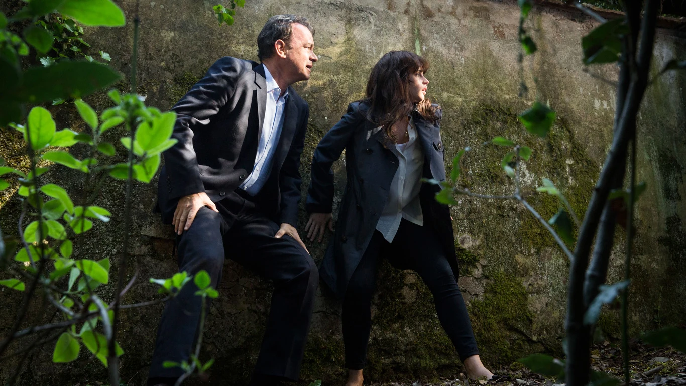Tom Hanks i Felicity Jones w scenie z filmu "Inferno"