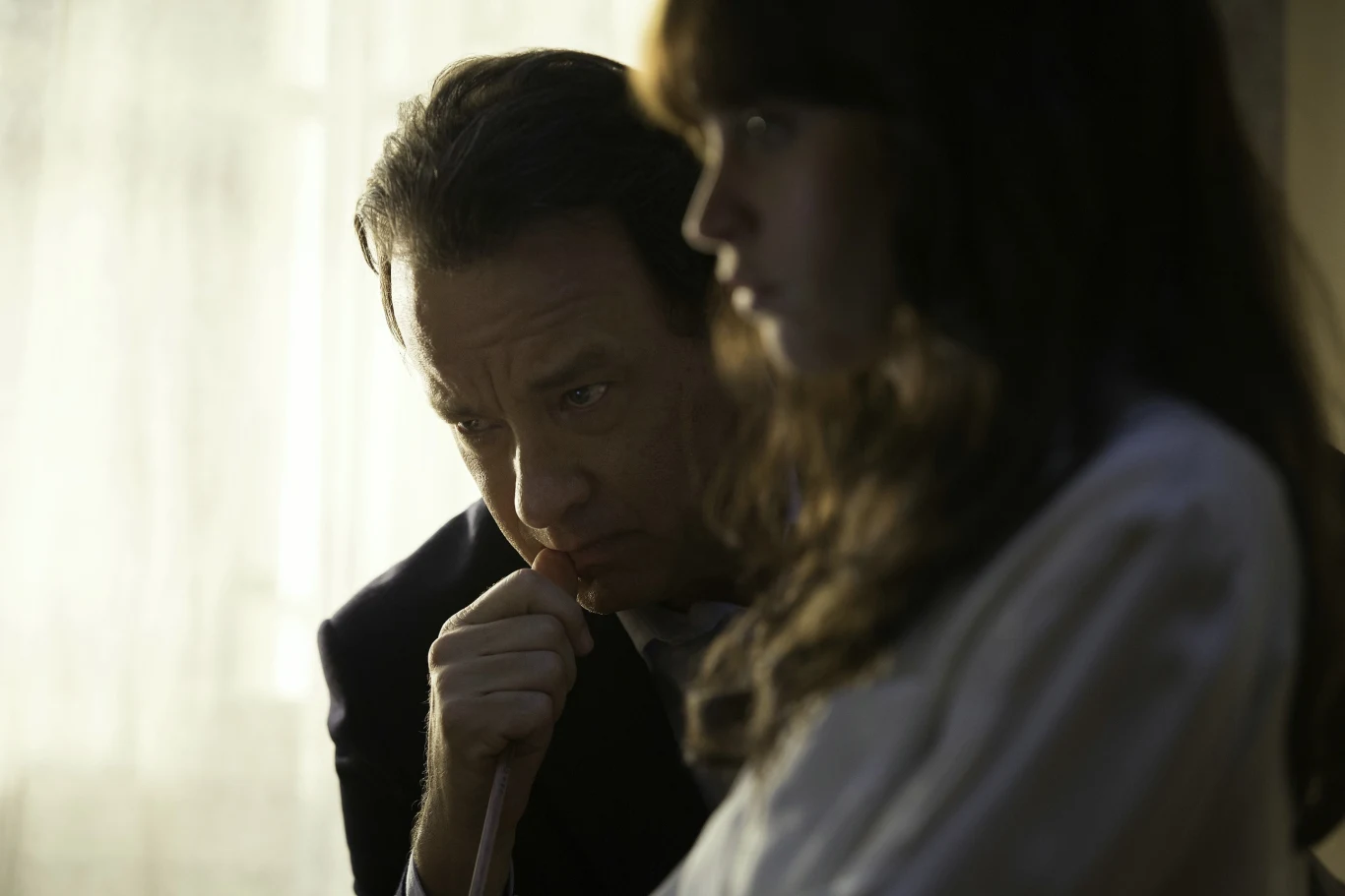 Tom Hanks i Felicity Jones w scenie z filmu "Inferno"
