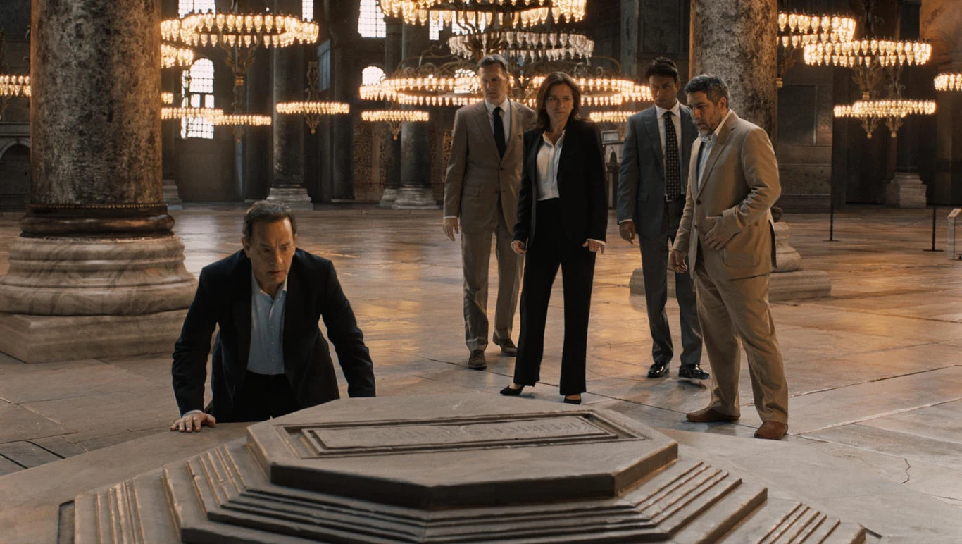 Tom Hanks, Sidse Babett Knudsen i Irrfan Khan w scenie z filmu "Inferno"