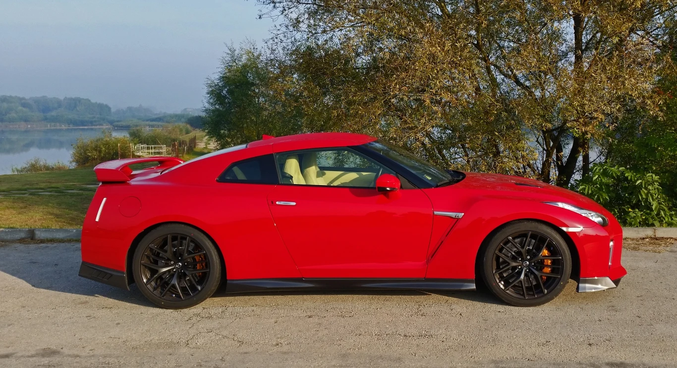 Nissan GT-R