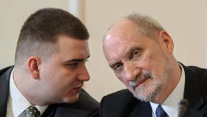 Bartłomiej Misiewicz i Antoni Macierewicz 