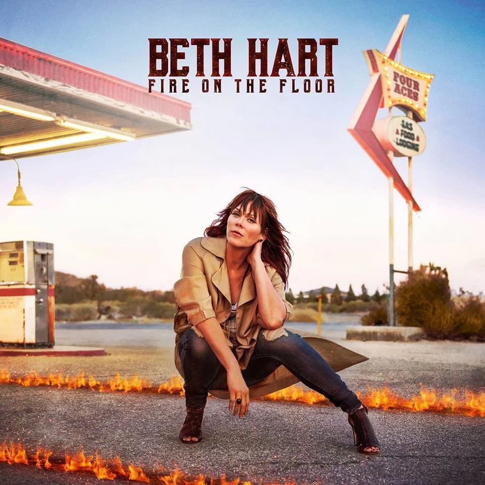 Beth Hart na okładce płyty "Fire on the Floor"