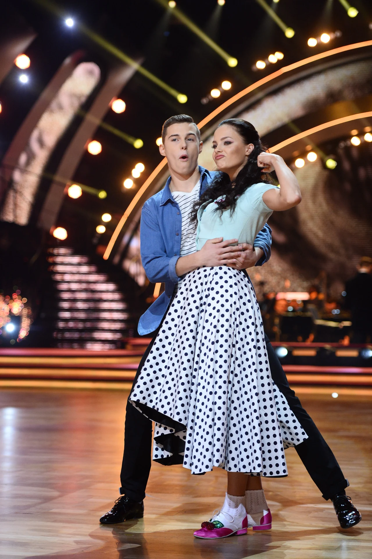 Quickstepa zatańczyli Adam Zdrójkowski i Wiktoria Omyła. „Tak mało finezyjnego ruchu w tańcu dawno nie widziałem”- rozpoczęła rozbawiona Iwona Pavlović, nazywając występ aktora „łopatologią taneczną”. „Pękałam ze śmiechu” – dodała jurorka. „Energii brakowało” – dorzucił swoje trzy grosze Andrzej Grabowski. „Nie musisz być idealny; wystarczy, że jesteś wyjątkowy” – zakończył pozytywnie Michał Malitowski. Para otrzymała 26 punktów.