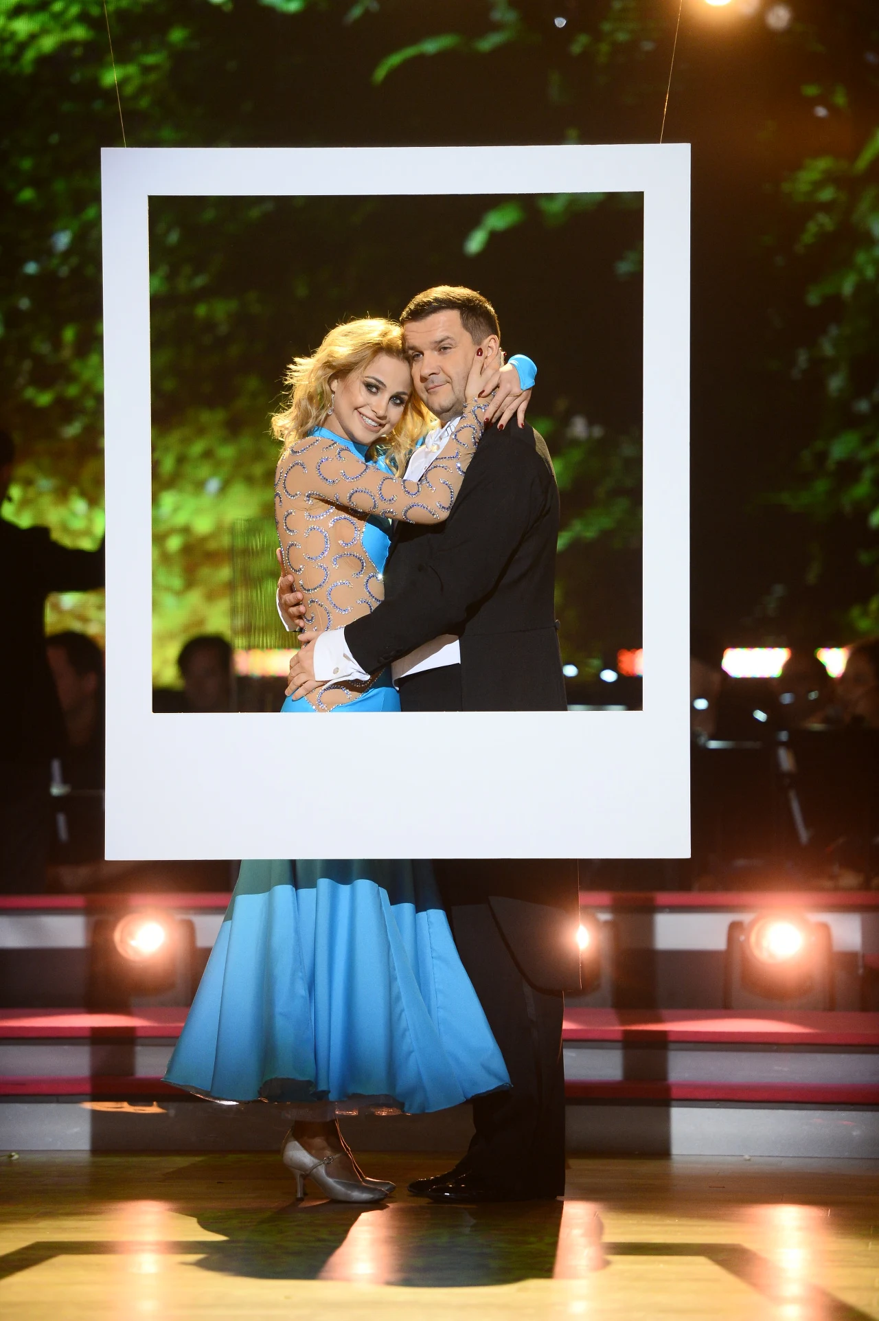 Robert Wabich i Hanna Żudziewicz zaprezentowali fokstrota. „To jest szokujące, co ty robisz na parkiecie” - Iwonie Pavlović zabrakło słów, by ocenić występ aktora. „Robert Wabich jest najlepiej tańczącym fokstrota tancerzem ze wszystkich uczestników w historii tego programu” – powiedziała jurorka, dodając, że fokstrot jest najtrudniejszym tańcem. „Wszystkie kobiety chciałyby z tobą tańczyć – dodała Beata Tyszkiewicz a Michał Malitowski ucieszył się z „powrotu króla standardów”. „Jesteś moim faworytem, to jest ten moment” – dodał juror, podnosząc tabliczkę z maksymalną notą. Para otrzymała 40 punktów.