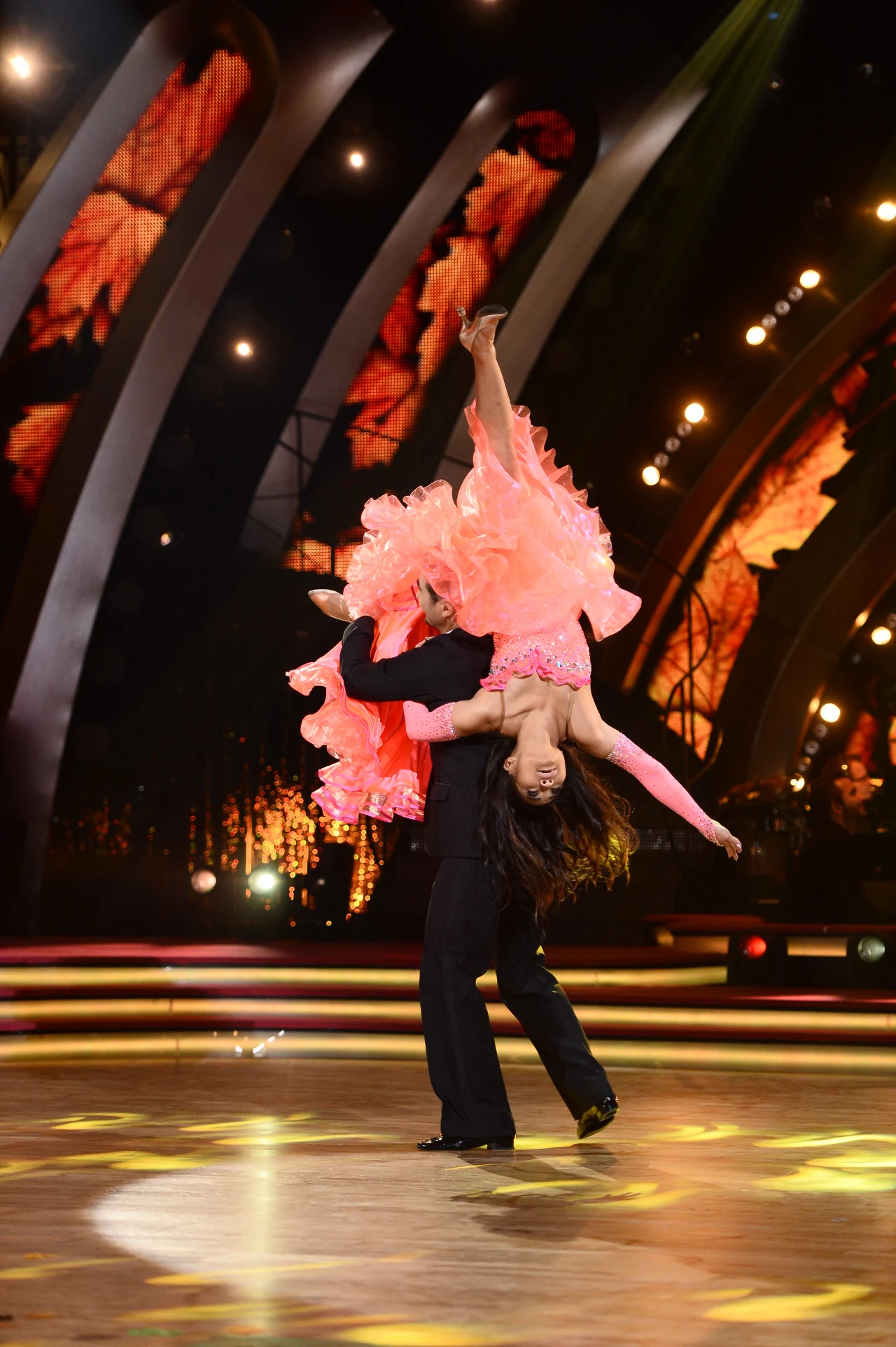 W swym drugim tańcu Misheel Jargalsaikhan oraz Jan Kliment zaprezentowali fokstrota. „Piękny pomysł, przeniosłaś nas w inny świat” – Iwona Pavlović pochwaliła choreografię występu, ale…”Rama, praca stóp – biduleczka” – dodała Czarna Mamba. Beata Tyszkiewicz nazwała Jargalsaikhan „laleczką z Mongolii”, a Michał Malitowski zauważył „dużo błędów”, ale dostrzegł też potencjał w próbie zmierzenia się aktorki z tańcem standardowym. Para otrzymała 30 punktów.