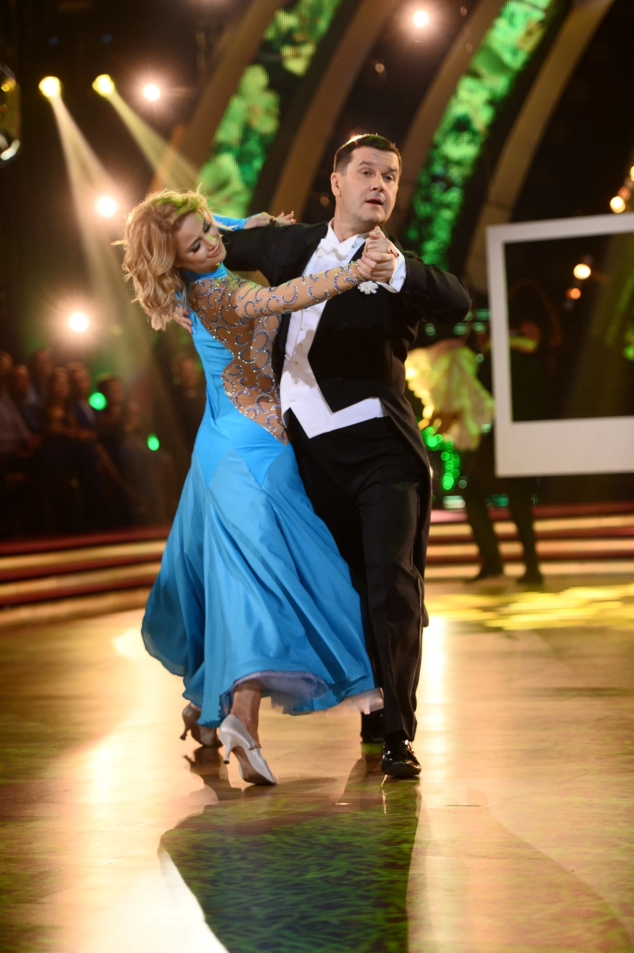 „Wszystkie kobiety chciałyby z tobą tańczyć – dodała Beata Tyszkiewicz a Michał Malitowski ucieszył się z „powrotu króla standardów”. „Jesteś moim faworytem, to jest ten moment” – dodał juror, podnosząc tabliczkę z maksymalną notą. Para otrzymała 40 punktów.