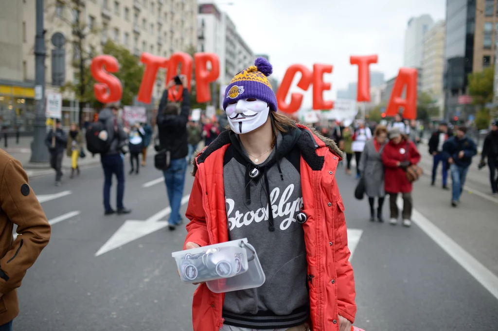 Protest przeciwko przyjęciu umów o wolnym handlu umów o wolnym handlu z USA - TTIP i Kanadą - CETA odbył się w Warszawie. Protest przeciwko przyjęciu umów o wolnym handlu umów o wolnym handlu z USA - TTIP i Kanadą - CETA odbył się w Warszawie.