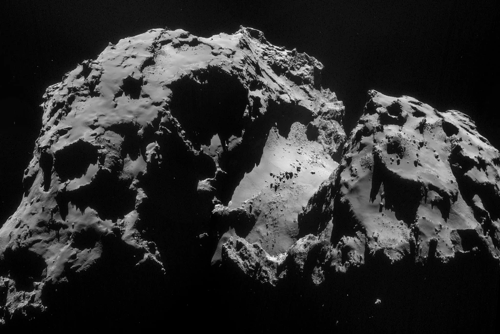 Kometa 67P uchwycona przez sondę Rosetta