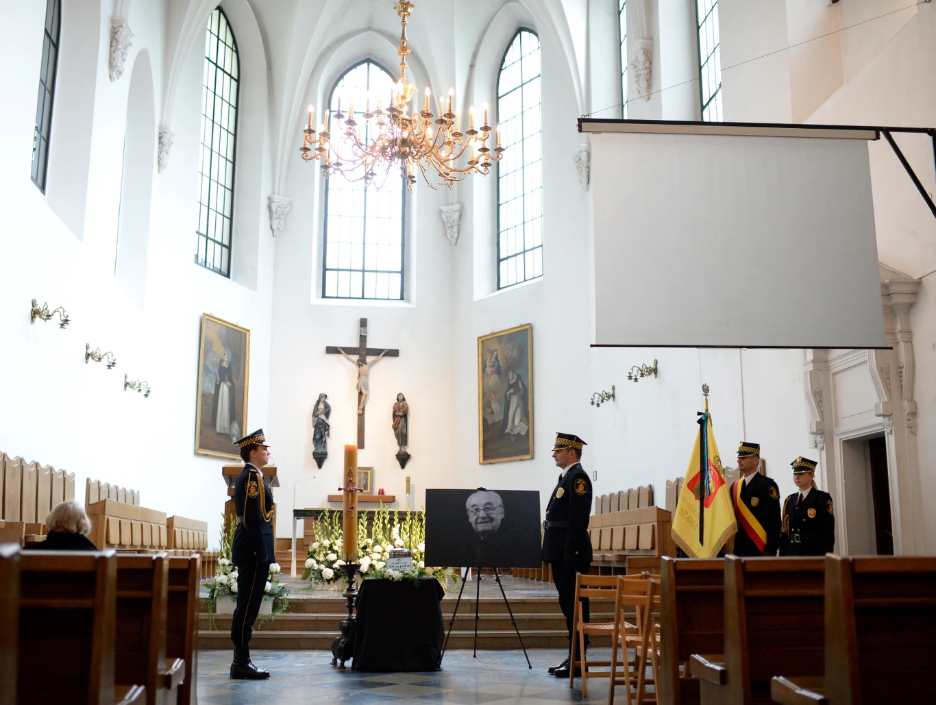 Pogrzeb Andrzeja Wajdy zaplanowano na 19 października, na cmentarzu Salwatorskim w Krakowie. Jeden z najwybitniejszych polskich reżyserów zmarł 9 października w wieku 90 lat - fot. Jacek Turczyk