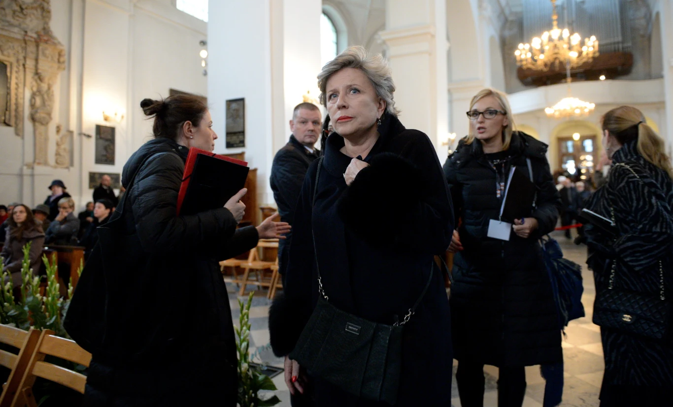Aktorka Krystyna Janda (C) w kościele - fot. Jacek Turczyk