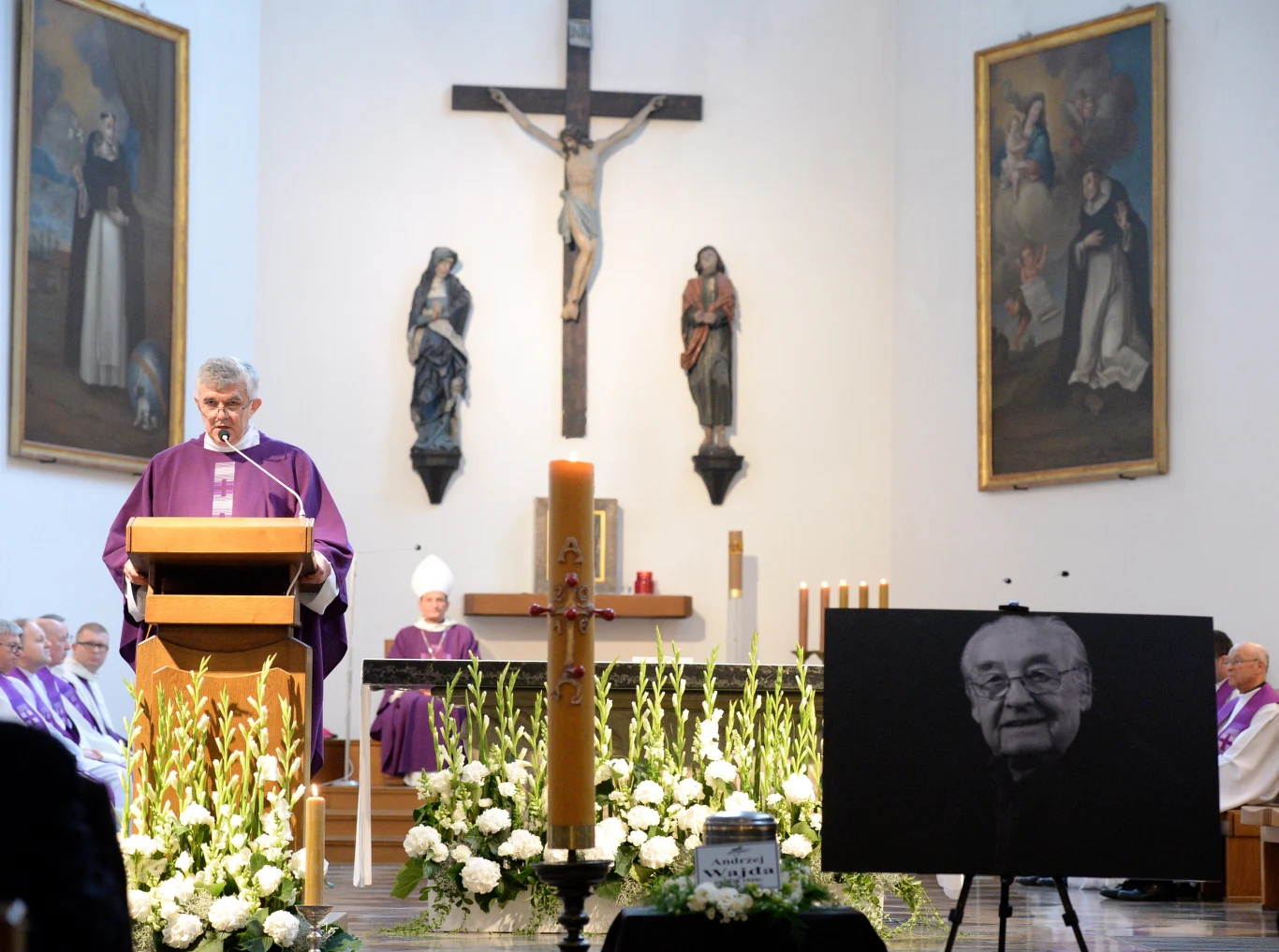 Nabożeństwo żałobne prowadził ks. Andrzej Luter.