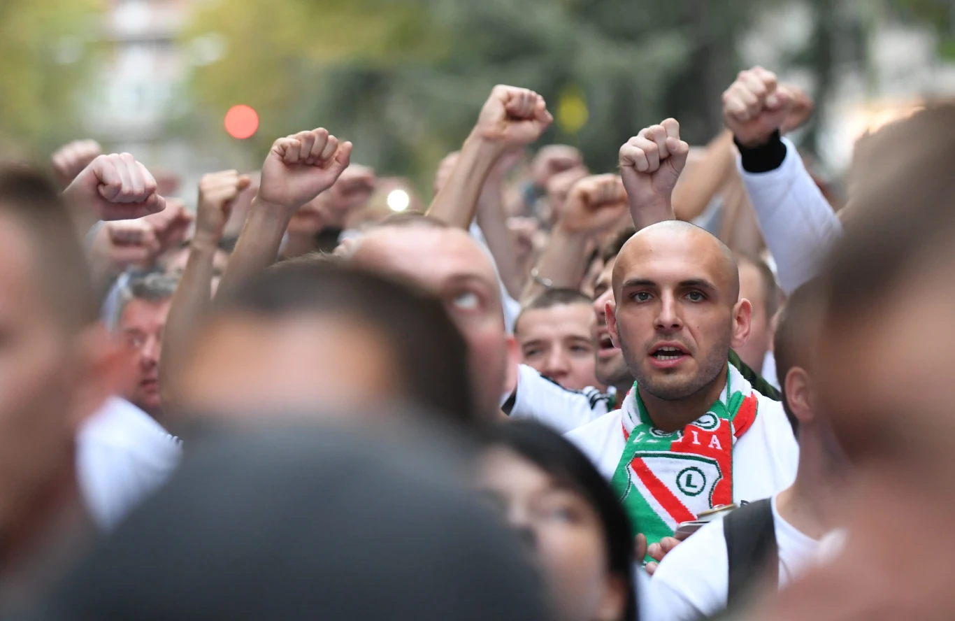 Przemarsz zorganizowanej grupy kibiców Legii Warszawa na stadion Santiago Bernabéu
