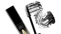 Wibo Queen Size Maximum Volume Mascara 
Maskara o bogatej formule gwarantująca według producenta efekt kociego oka – kosmetyk spełnia te obietnice tylko w połowie.
Szczoteczka: Gruba, podwinięta szczotka o tradycyjnym włosiu 
Aplikacja: Dobrze, równomiernie rozczesuje się na rzęsach, niestety odznacza się na górnej powiece
Efekt: Lekko pogrubione, w miarę rozdzielone rzęsy 
Trwałość: Dość wysoka
Stosunek jakości do ceny – 8/10 (15,99 pln)
