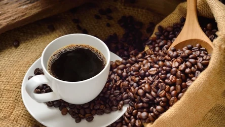 Odpowiednie przechowywanie kawy jest kluczowe dla zachowania jej aromatu i smaku. Jak powinniśmy to robić? 