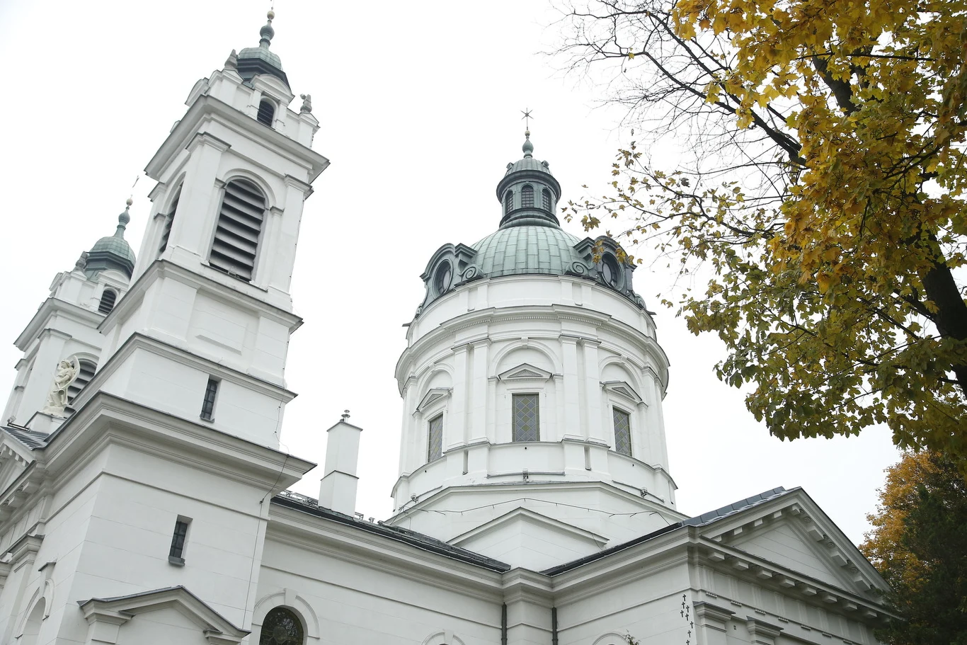 Wcześniej rodzina i przyjaciele uczestniczyli w mszy świętej w intencji artysty, która odbyła się w warszawskim kościele pw. św. Karola Boromeusza.