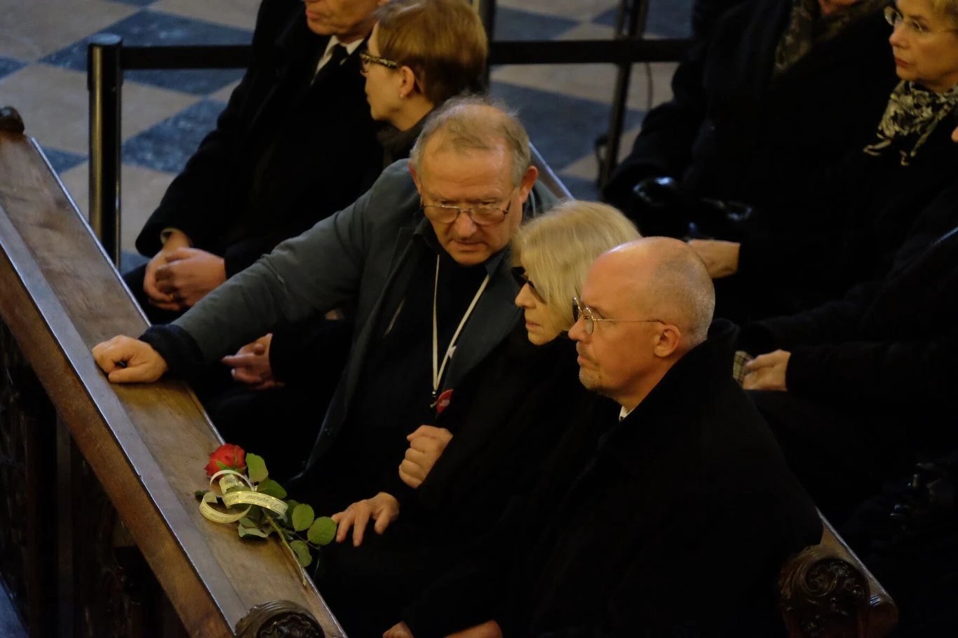 Adam Michnik w towarzystwie wdowy po Andrzeju Wajdzie - Krystyny Zachwatowicz.