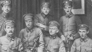 Komenda naczelna Polskiej Organizacji Wojskowej (podporucznik Tadeusz Żuliński siedzi trzeci z lewej)