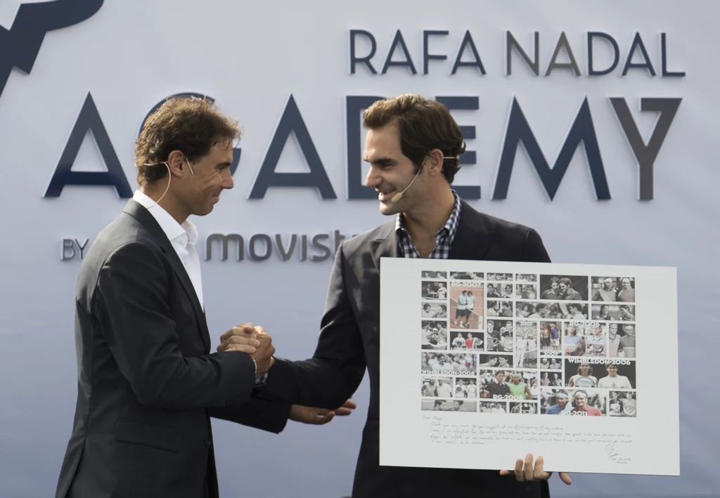 Rafael Nadal (z lewej) i Roger Federer