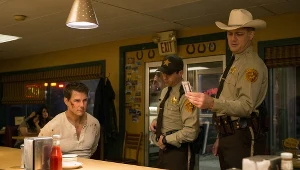 Tom Cruise w scenie z filmu "Jack Reacher: Nigdy nie wracaj"