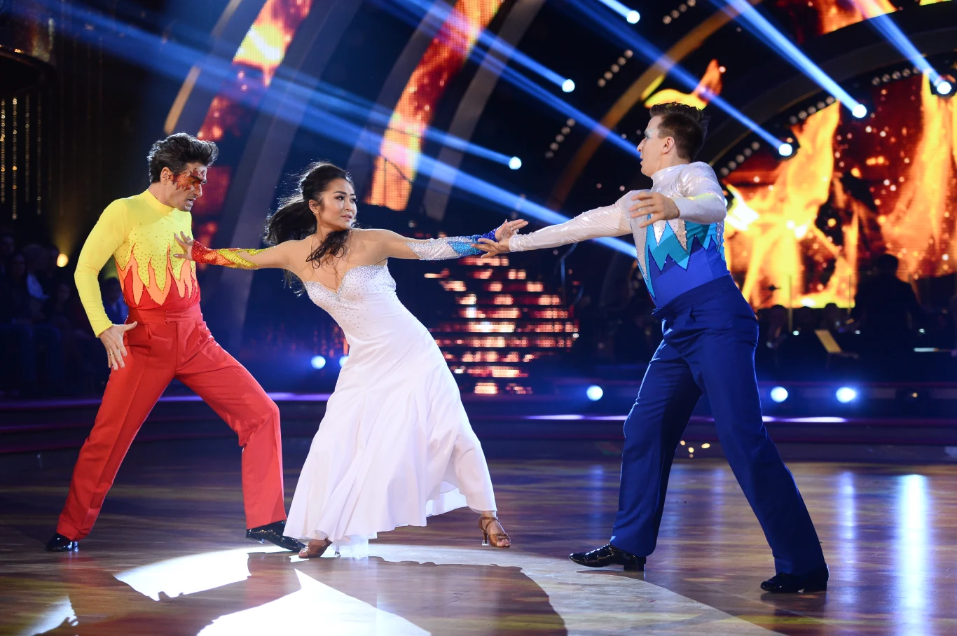 Misheel Jargalsaikhan zatańczyła pasodoble w towarzystwie Jana Klimenta i Tomasza Barańskiego. ”Nic nie szkodzi, jak dwóch do jednej chodzi” – rozpoczął Michał Malitowski. Juror stwierdził, że było to „paso dobre”. „Technicznie okej, mamy ogień i lód” – Malitowski nawiązał do kostiumów Klimenta i Barańskiego – „ale brakowało mi skrajnych emocji”. Także Iwona Pavlović miała pewne zastrzeżenie. „Gdybym nie wiedziała, że to jest pasodoble, mogłabym pomyśleć, że to jest cza-cza. Uległaś tym facetom, zdominowali cię” – oceniła Czarna Mamba. Jargalsaikhan otrzymała 34 punkty.