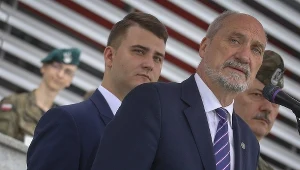Antoni Macierewicz stoi murem za Bartłomiejem Misiewiczem 