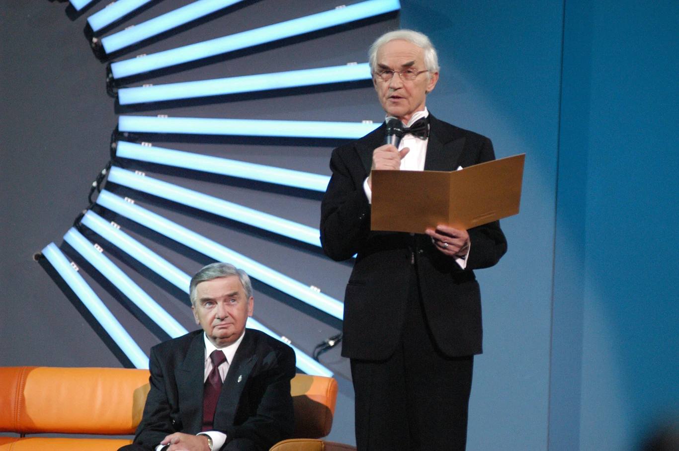 Tadeusz Sznuk i Ksawery Jasieński podczas Wielkiej Gali 80-lecia Polskiego Radia (2005 rok)