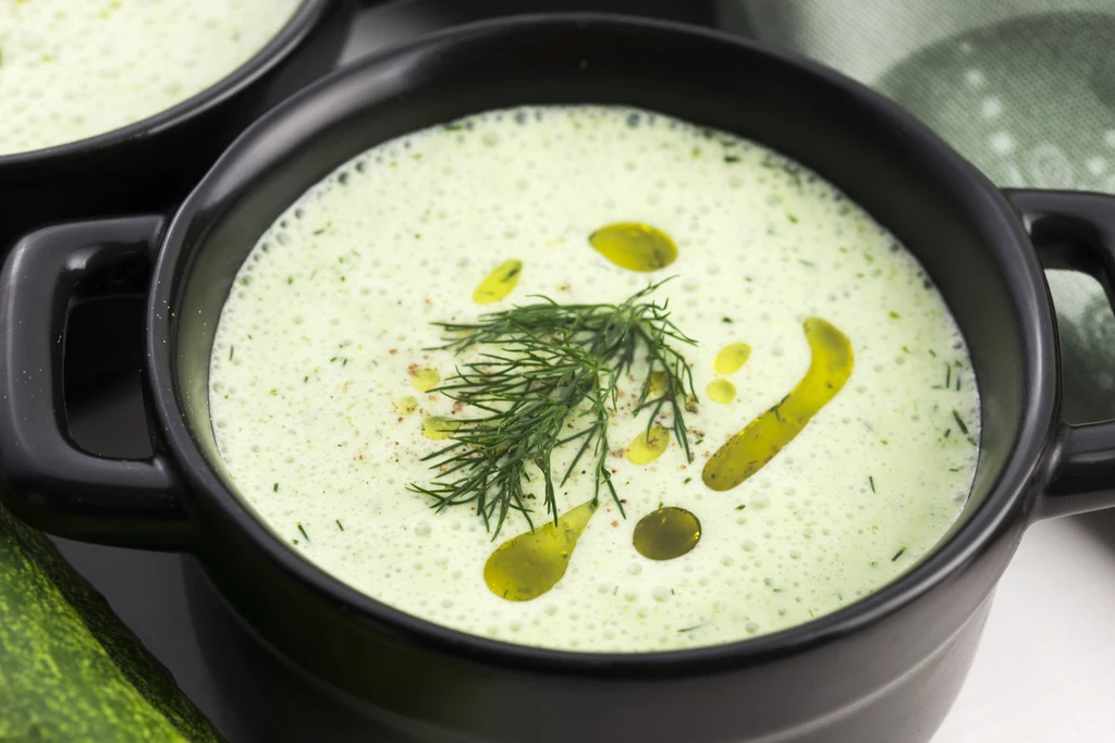 Dlaczego warto podsmażyć ogórki kiszone przed wrzuceniem ich do zupy?