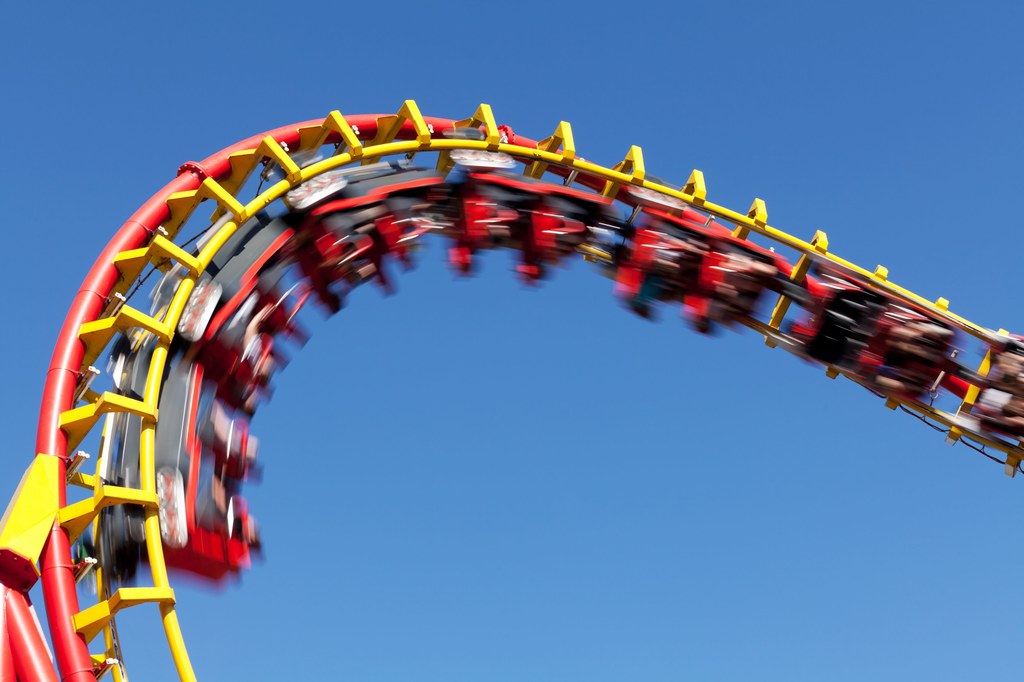 Młoda Angielka nie została wpuszczona na rollercoaster, bo ma za duży biust