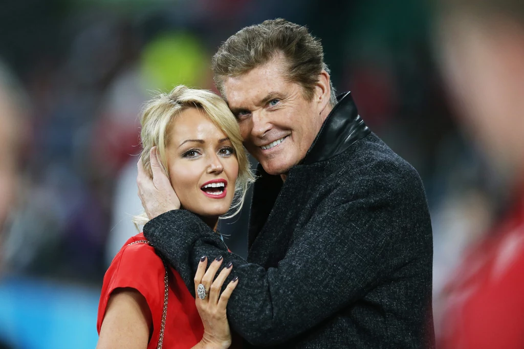 David Hasselhoff (64) Od lat walczy z problemem alkoholowym. Był dwukrotnie żonaty, ma dwójkę dzieci. Obecnie spotyka się z partnerką młodszą od siebie o 30 lat.