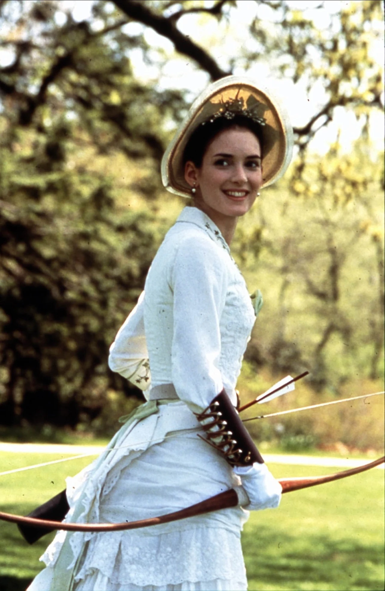 Następnie Ryder pojawiła się w słynnych kostiumowych produkcjach: "Wieku niewinności" (na zdjęciu) Martina Scorsese i "Domu dusz" Billie'ego Augusta (oba z 1993 roku). Za ten pierwszy obraz, w którym zagrała dobroduszną i cnotliwą May Welland została nominowana do Oscara i Złotego Globa.

1994 rok to kolejne sukcesy gwiazdy. Role w "Małych kobietkach", na podstawie powieści Louisy May Alcott (kolejna nominacja do Oscara), i "Orbitowaniu bez cukru" Bena Stillera - portretu słynnej Generacji X - pokazały po raz kolejny jak uzdolnioną i wszechstronną jest aktorką.