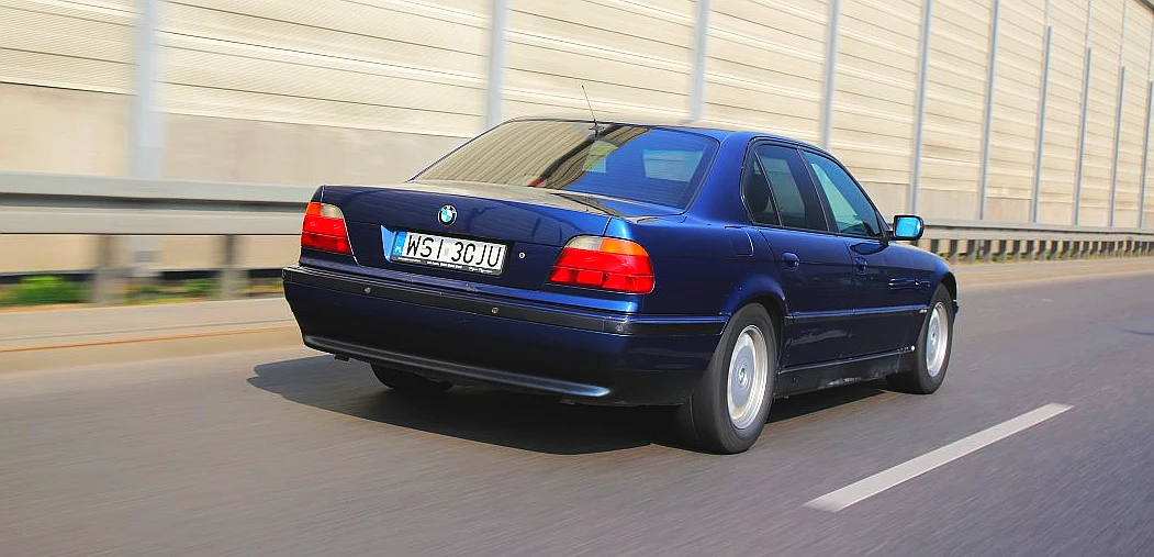 Samochód był produkowany w dwóch odmianach różniących się długością nadwozia i rozstawem osi. Podstawowa: 498/293 cm, wersja „L” 512/307 cm.