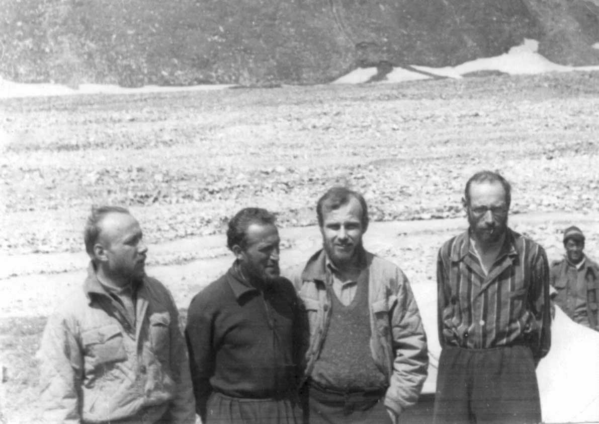 W bazie pod Nanda Devi. Od lewej Klarner, Karpiński, Bernadzikiewicz i Bujak / archiwum Magdaleny Bujak-Lenczowskiej