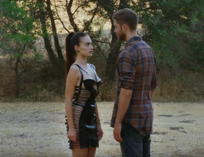 Kadr z teledysku "My Way" Calvina Harrisa