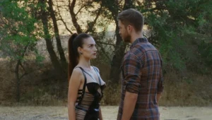 Kadr z teledysku "My Way" Calvina Harrisa