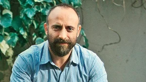 Dla wielbicieli na całym świecie Halit Ergenç to przede wszystkim sułtan Sulejman. Czy nowa rola przyćmi ten wizerunek?