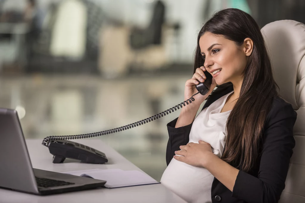Kobieta w ciąży nie może pracować przy komputerze dłużej niż 4 godziny 