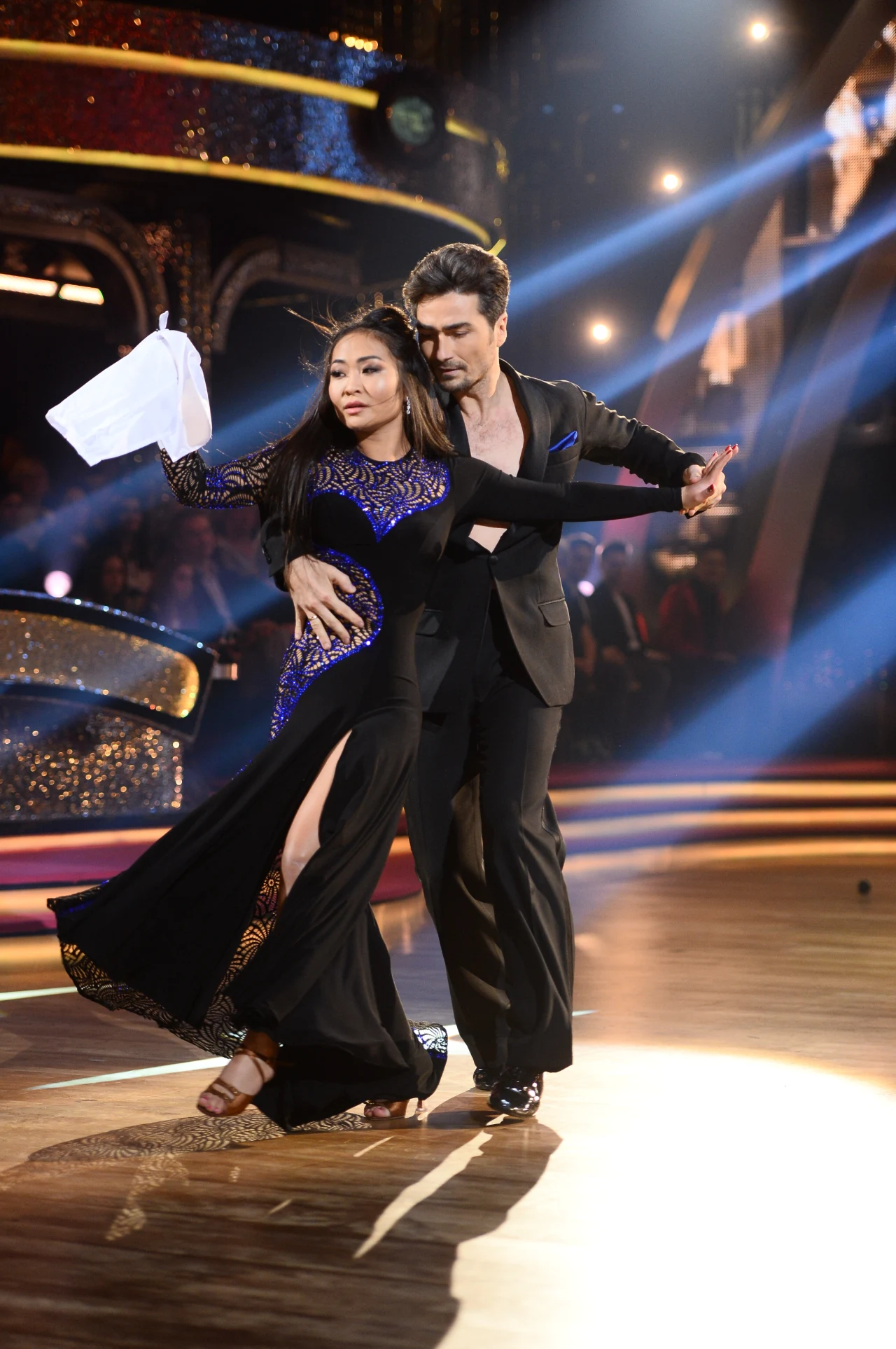 Walcem wiedeńskim drugą rundę zakończyli Misheel Jargalsaikhan i Jan Kliment. „Misheel,  niegrzeczna z ciebie dziewczynka” – Iwona Pavlović była zaskoczona erotycznym charakterem występu. „Przypasował ci ten taniec” – dodała jurorka zwracając uwagę na „spójną całość”. „You are back in the game” – Michał Malitowski również był pod wrażeniem. „W takiej odsłonie jeszcze cię nie widziałem” – dodał zaskoczony juror. Para otrzymała 37 punktów.